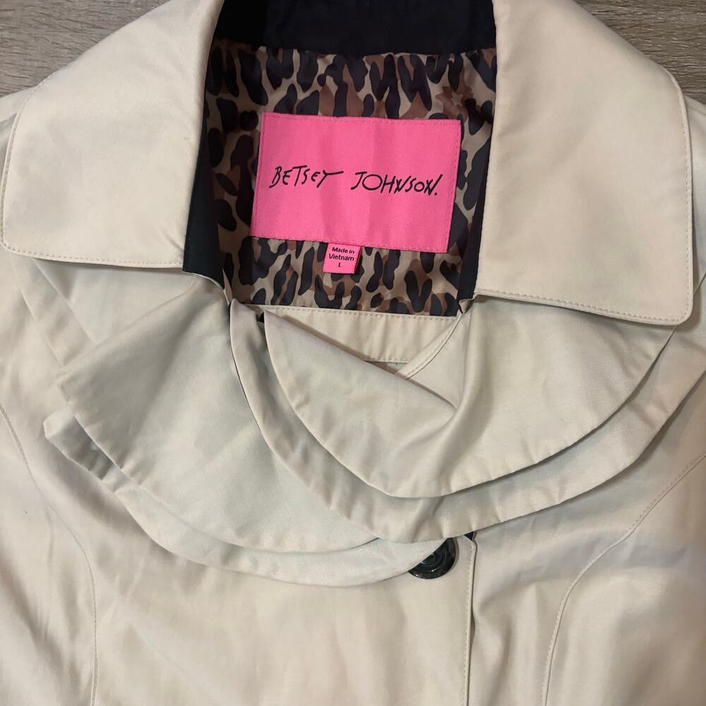 Betsey Johnson Trench Coat Womens Sz L Beige Ruffle Collar Leopard Lining Belted - Picture 2 of 12